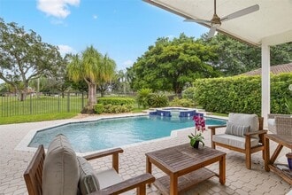 2534 Golf View Dr in Weston, FL - Foto de edificio - Building Photo