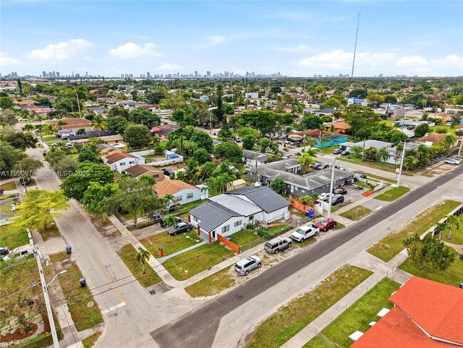 5666 Mayo St in Hollywood, FL - Building Photo - Building Photo