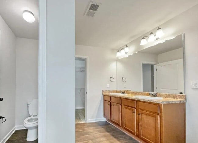 property at 5535 Union Pointe Pl
