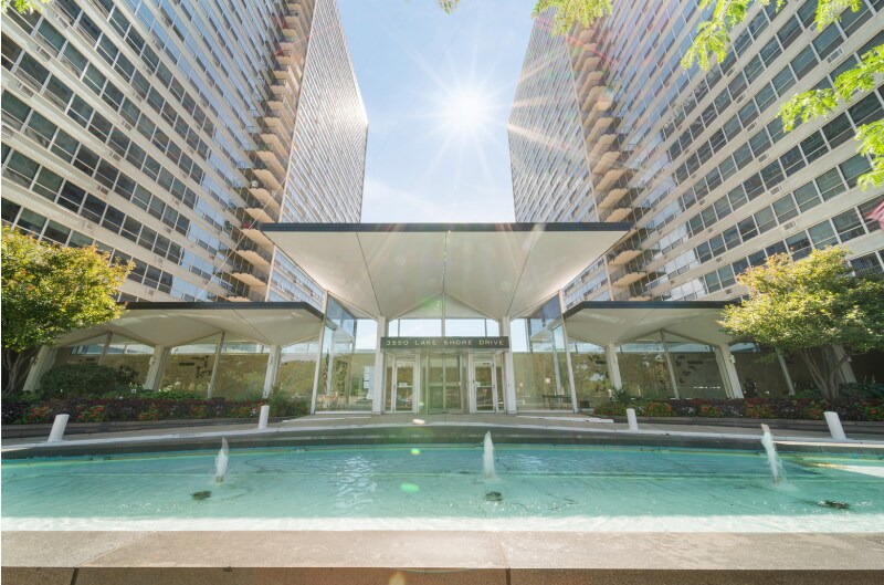 3550 N Lake Shore Dr in Chicago, IL - Building Photo