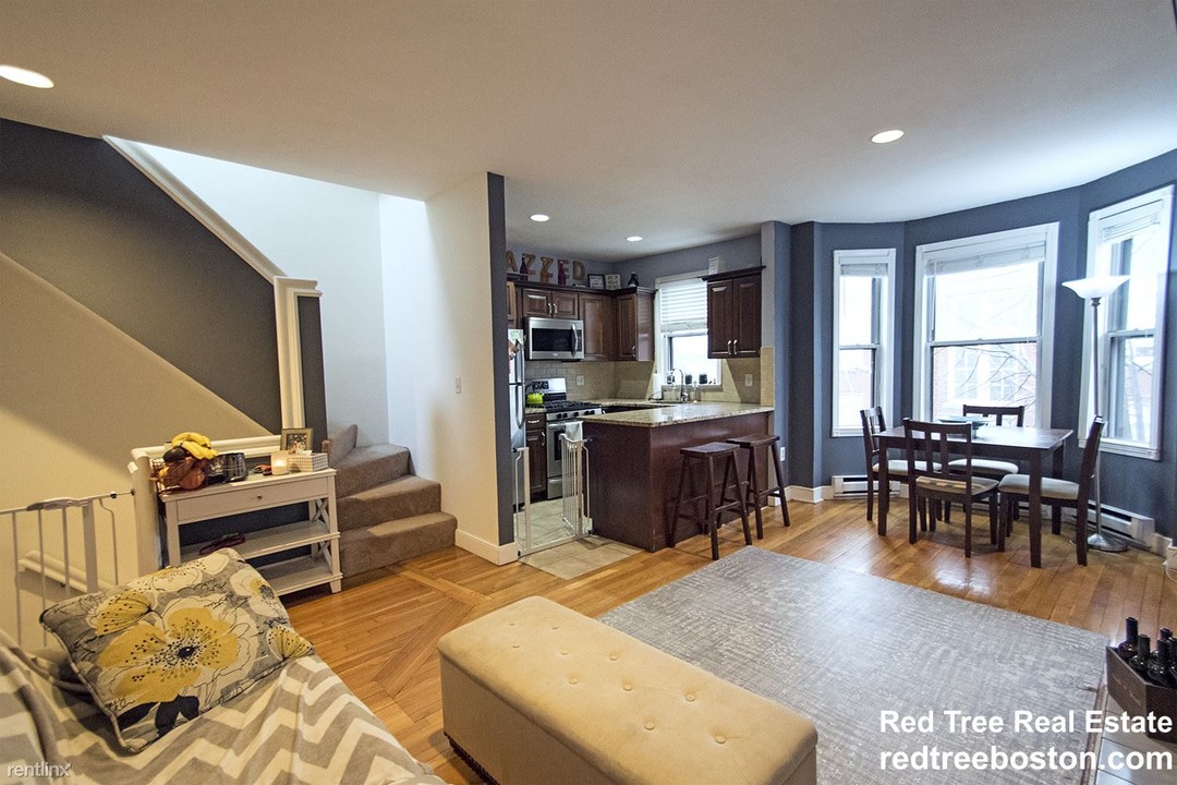 222 W Seventh St-Unit -Apt 3 in Boston, MA - Building Photo