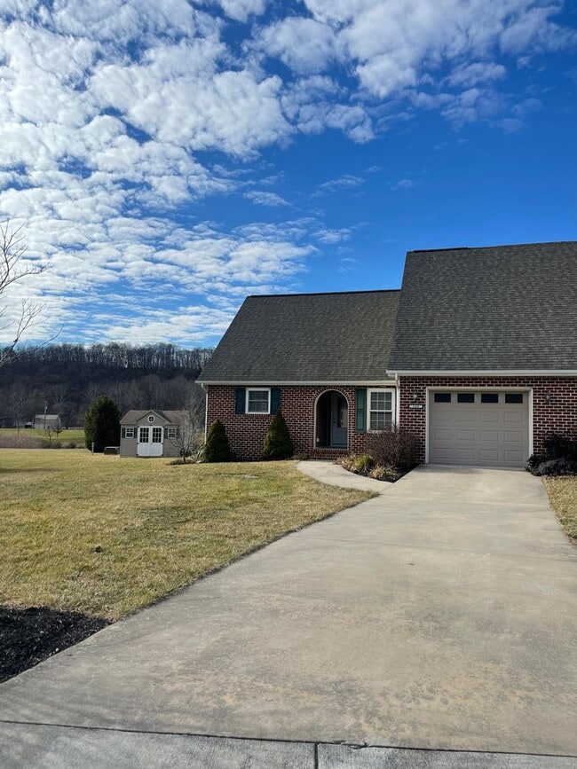 122 Hollen Mill Ct in Bridgewater, VA - Building Photo - Building Photo