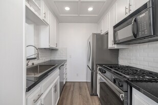 6730 W 86th Pl in Los Angeles, CA - Building Photo