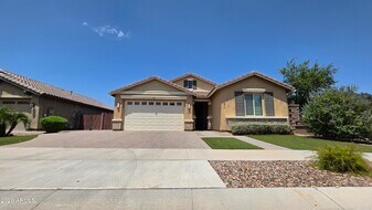 20660 E Canary Way in Queen Creek, AZ - Building Photo