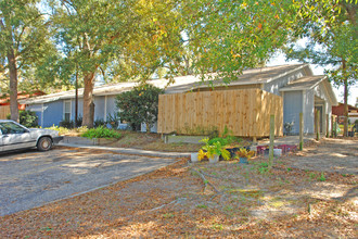 8390 Country Walk Dr in Pensacola, FL - Building Photo - Building Photo