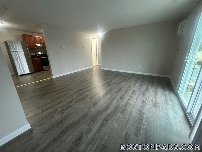 4516 N Main St in Fall River, MA - Foto de edificio - Building Photo