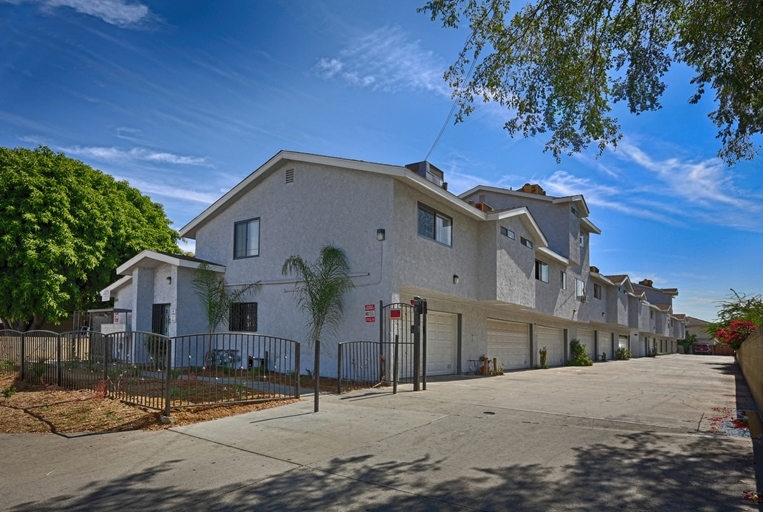 2826 Cogswell Rd in El Monte, CA - Building Photo