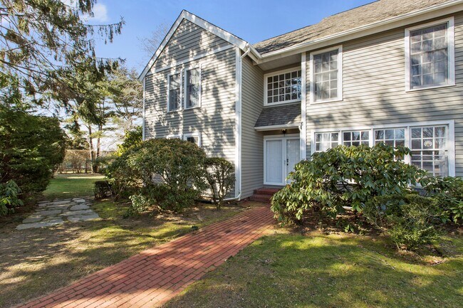 property at 425 Hampton Rd