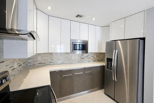 property at 4135 Eastridge Cir