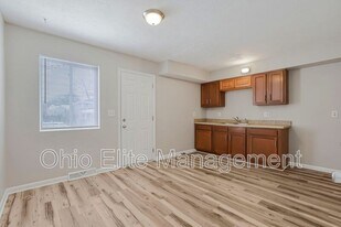 429 Barnett Rd in Columbus, OH - Building Photo