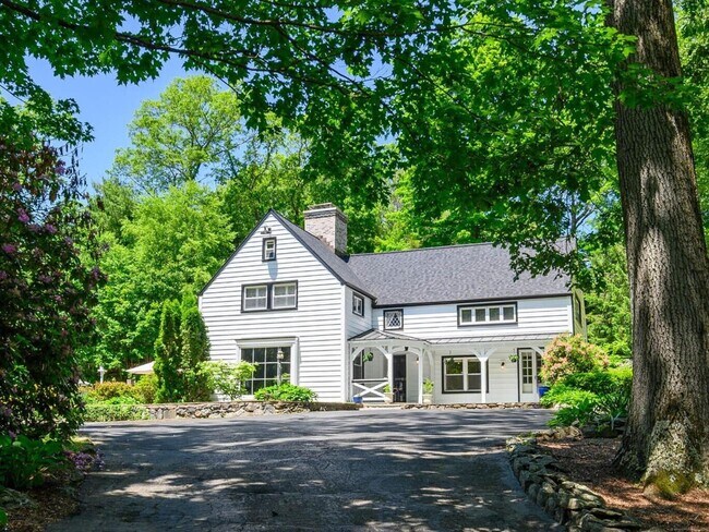 77 Crest Rd in Middlebury, CT - Building Photo - Building Photo