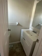 372 Monticello Dr in Branford, CT - Building Photo - Building Photo