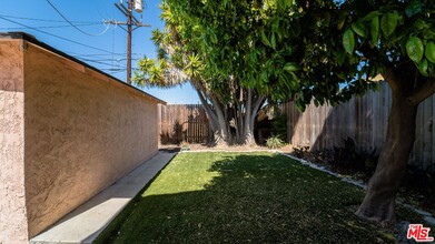 3935 W 58th Pl in Los Angeles, CA - Building Photo - Building Photo