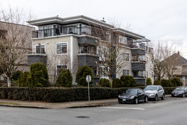 29 Templeton Dr in Vancouver, BC - Building Photo - Building Photo