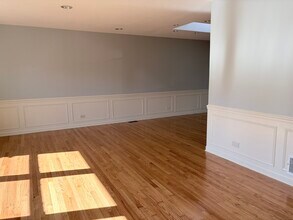 97 N Walnut Ln in Schaumburg, IL - Building Photo - Building Photo