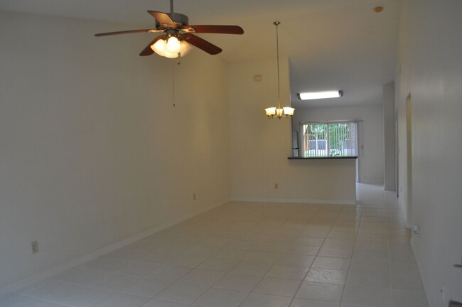 6 Pine Hill Ln in Palm Coast, FL - Building Photo - Building Photo