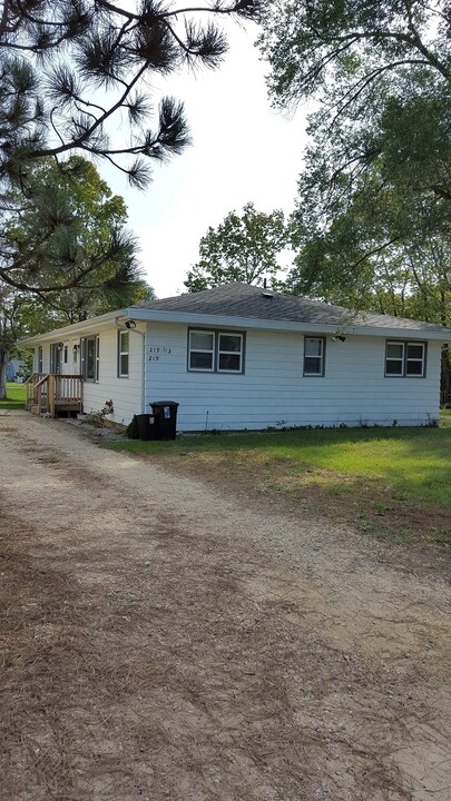 219 S Moore St, Unit #2 in South Beloit, IL - Building Photo