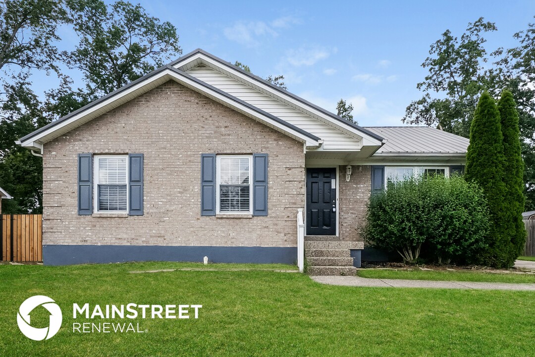 523 River Oaks Dr in Shepherdsville, KY - Building Photo