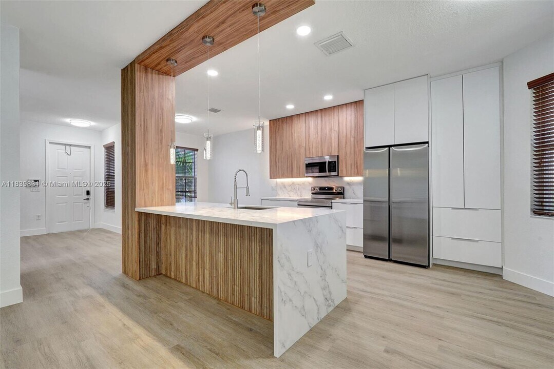 16276 SW 29th St in Miramar, FL - Building Photo