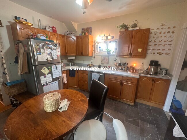 19 Berkeley St, Unit 1A in Somerville, MA - Building Photo - Building Photo