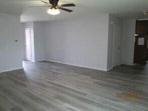 122 W Cliffwood Ave in Anaheim, CA - Building Photo - Building Photo