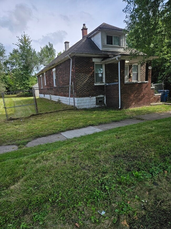 1323 Buchanan St in Gary, IN - Building Photo - Building Photo