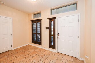 318 Silverleaf Oak in Laredo, TX - Building Photo - Building Photo