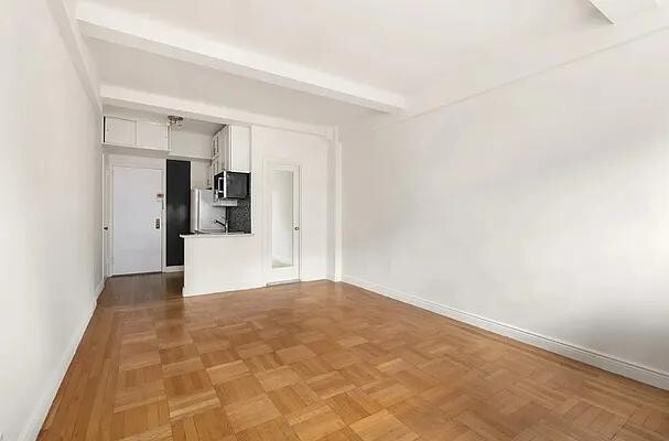 24 Fifth Avenue in New York, NY - Building Photo