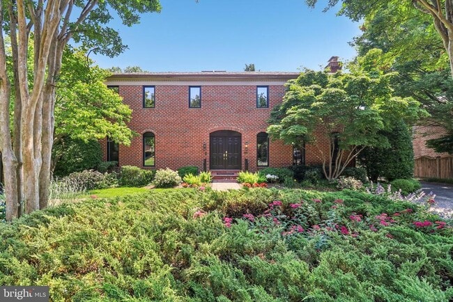 property at 3233 Ellicott St NW