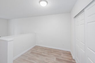 Alba Gardens in Kent, WA - Building Photo - Building Photo