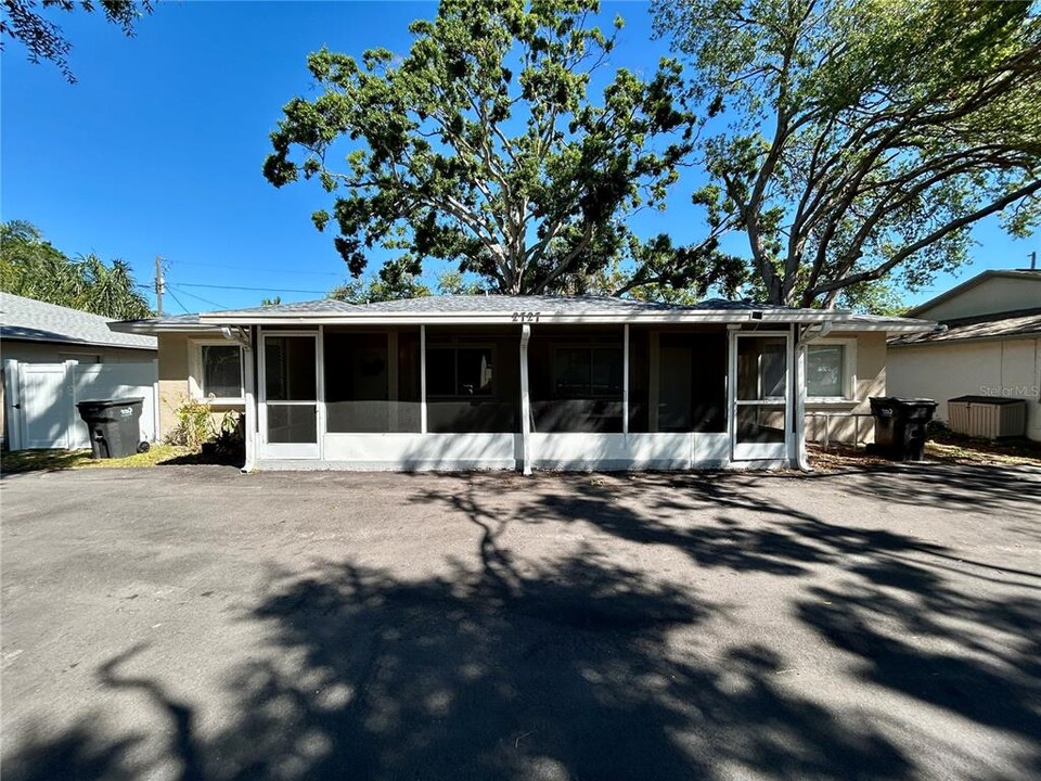 2727 63rd Terrace N in St. Petersburg, FL - Building Photo