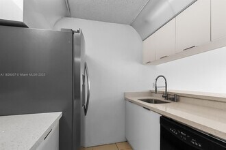 10167 Twin Lakes Dr, Unit 23-N in Coral Springs, FL - Building Photo - Building Photo