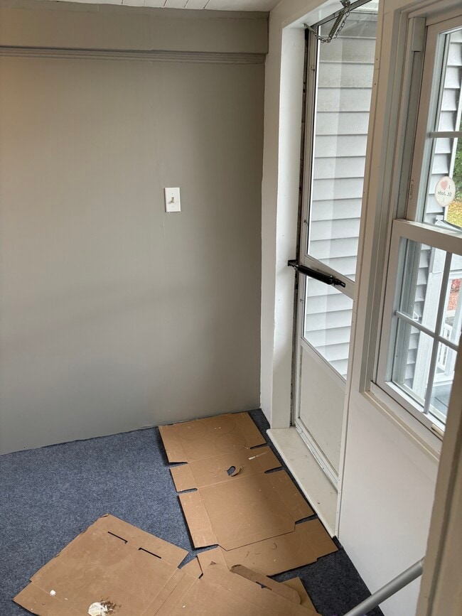 72 Hoover St, Unit #2 2nd floor in Leominster, MA - Building Photo - Building Photo