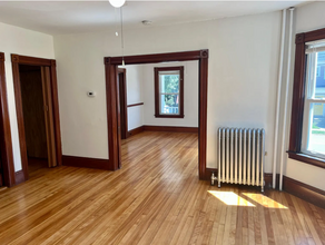 338 Blossom St, Unit 2 in Fitchburg, MA - Foto de edificio - Building Photo