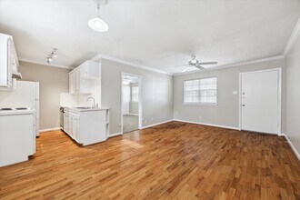 3620 Garrott in Houston, TX - Foto de edificio - Building Photo