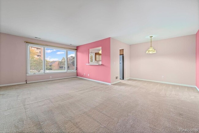 1049 Country Club Dr in St. Clair Shores, MI - Building Photo - Building Photo