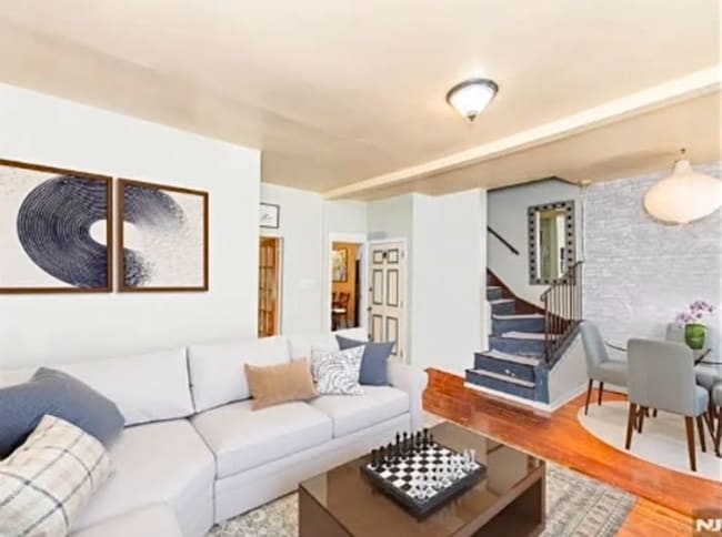 45 Essex Ave in Maplewood, NJ - Building Photo - Building Photo