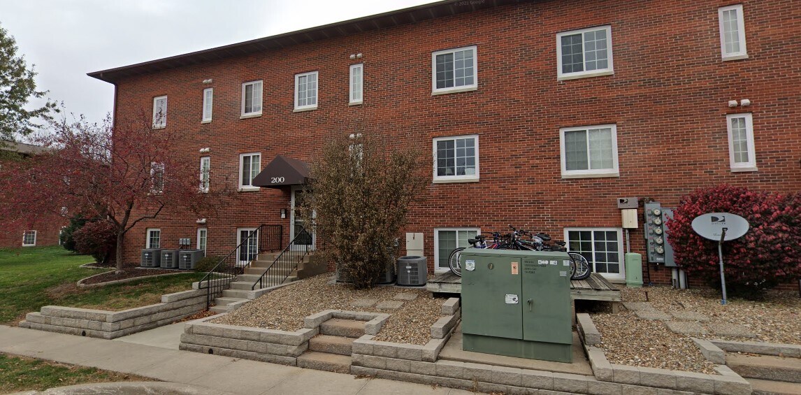 200 Grandview Ct in Iowa City, IA - Building Photo