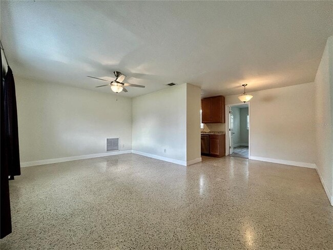 5925 1st St NE in St. Petersburg, FL - Building Photo - Building Photo