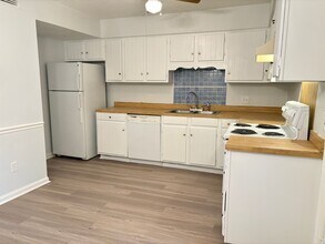 4014 S Bend Dr in Winston-Salem, NC - Building Photo - Building Photo