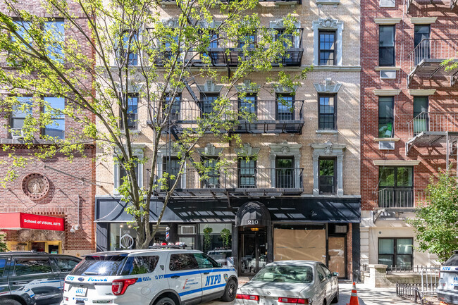 210 E 21st St in New York, NY - Foto de edificio - Building Photo
