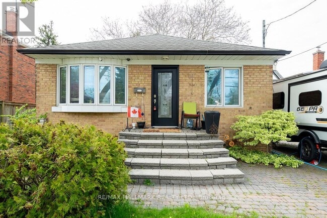 property at 10 Flagstaff Rd