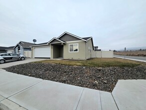 2285 2nd St SE in East Wenatchee, WA - Building Photo - Building Photo