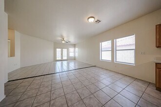 11827 W Roanoke Ave in Avondale, AZ - Building Photo - Building Photo