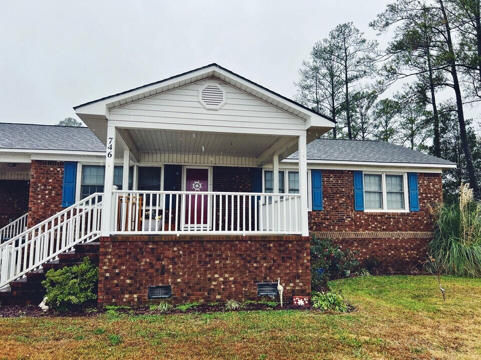 746 Heber St in Belhaven, NC - Building Photo