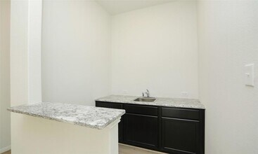 427 Fields Forest Ln in Dayton, TX - Foto de edificio - Building Photo