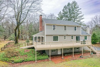 30 Hawley Hill Rd in Avon, CT - Foto de edificio - Building Photo