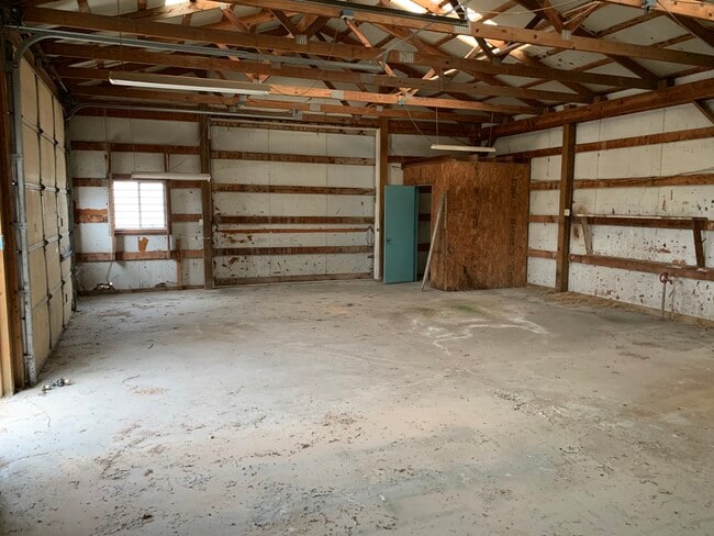 13943 Penn Ln in Neosho, MO - Foto de edificio - Building Photo