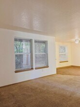 15370 Bangy Rd in Lake Oswego, OR - Building Photo - Building Photo