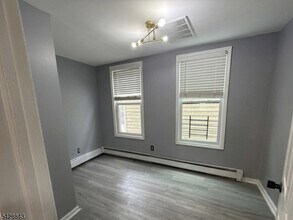 280 S 6th St in Newark, NJ - Building Photo - Building Photo